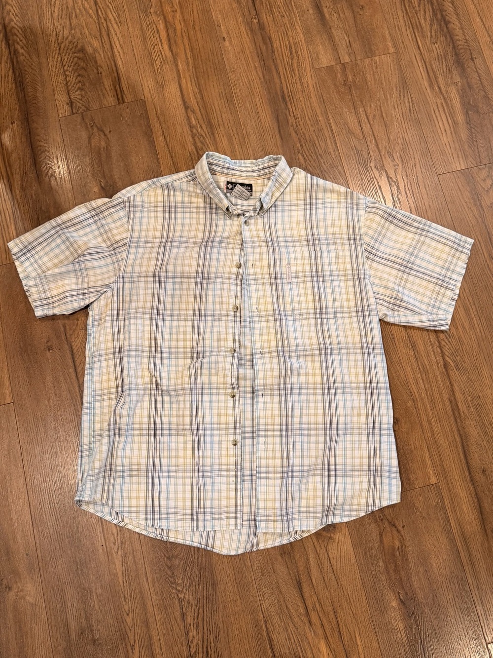 Columbia Men's Short-Sleeve Plaid Button-Down Shirt in Light Blue and Cream